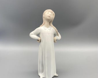 リヤドロ Lladro Nao by Lladro Girl Yawning il_fullxfull.4757313366_r4fz.jpg