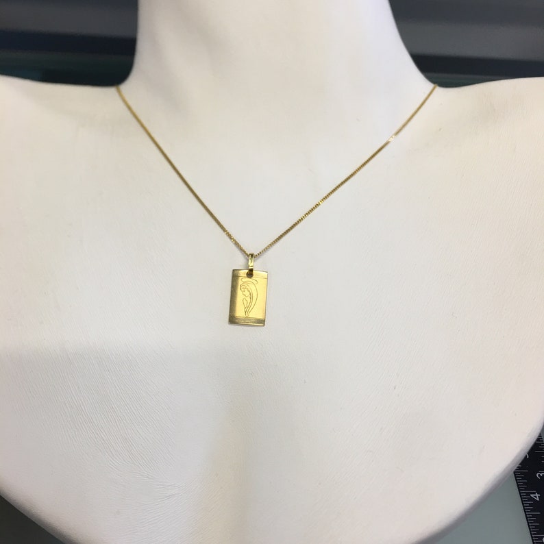 Modern Praying Madonna 18k Gold Pendant Etched Image Virgin Mary Pendant Italian 750 Gold Religious Pendant 750 Italian Yellow Gold Pendant