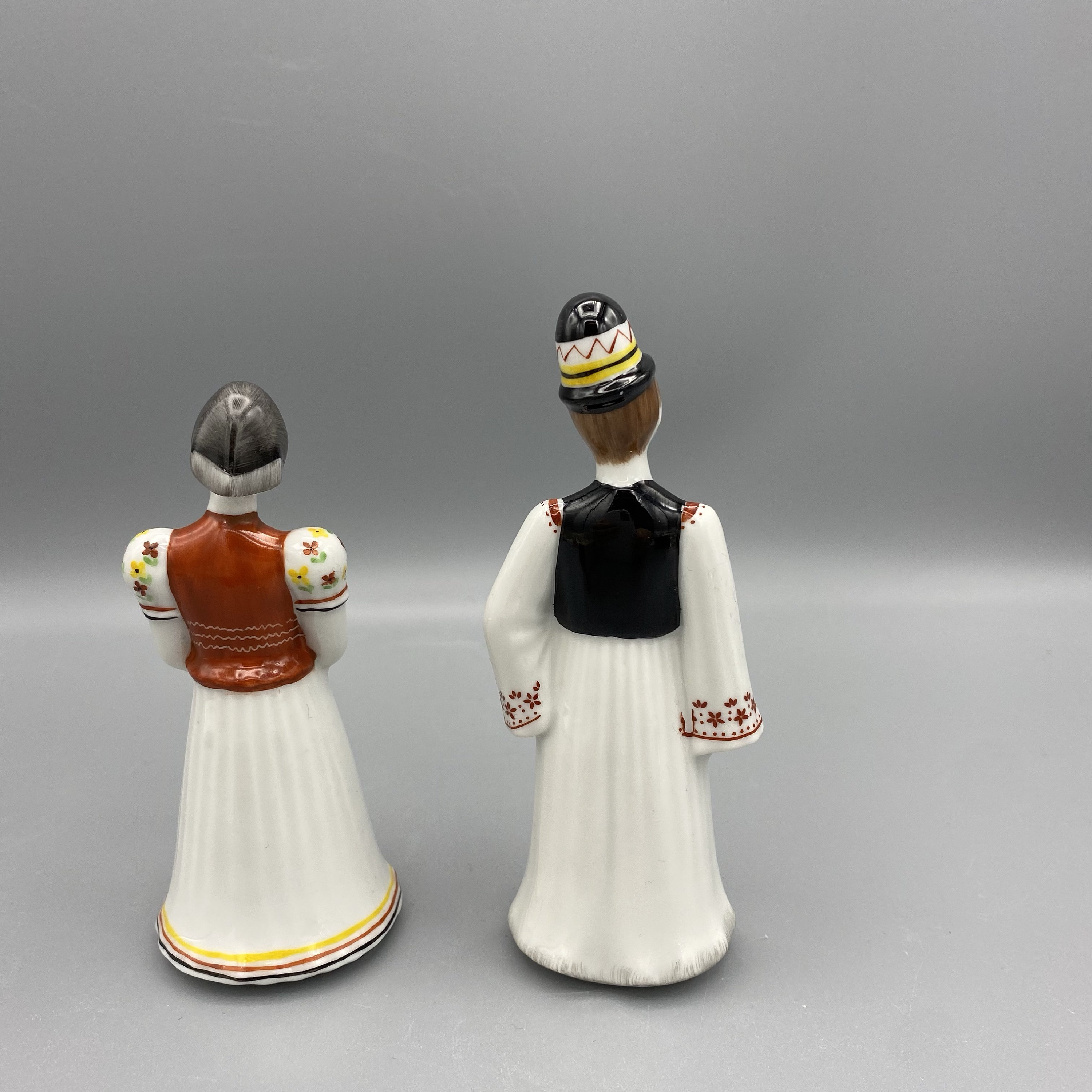 Vintage Hollohaza Hungarian Folk Art Porcelain Folk Couple Vintage Hollohaza Hungarian Folk Art Porcelain Folk Couple