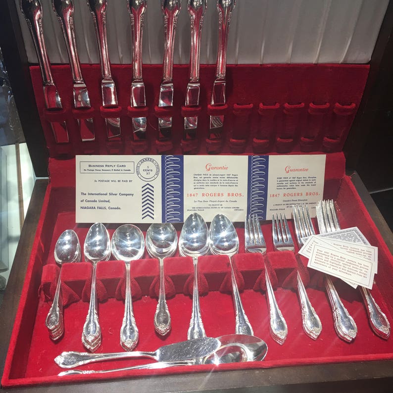 International REMEMBRANCE Silverware Set, Dinner Service for 8, 1847 Rogers Bros 1948, 7 Pieces Setting Silver Plate Flatware Monograms B image 1