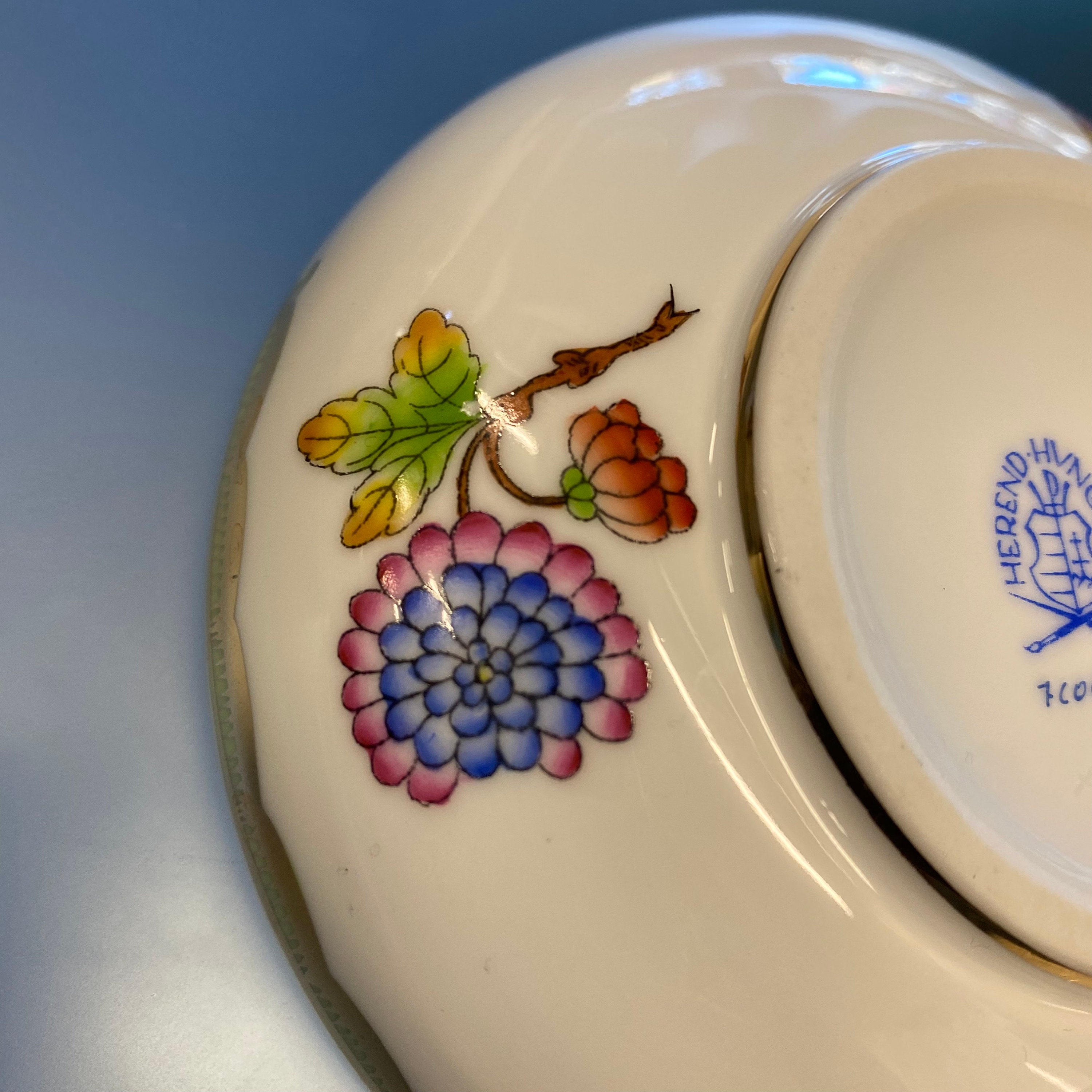 ヘレンド　ハンガリー　クイーンビクトリア　VBO　Trinket Vintage HEREND Hungary Hand Painted QUEEN VICTORIA 4 3⁄8\" Trinket Dish  #7781⁄VBO