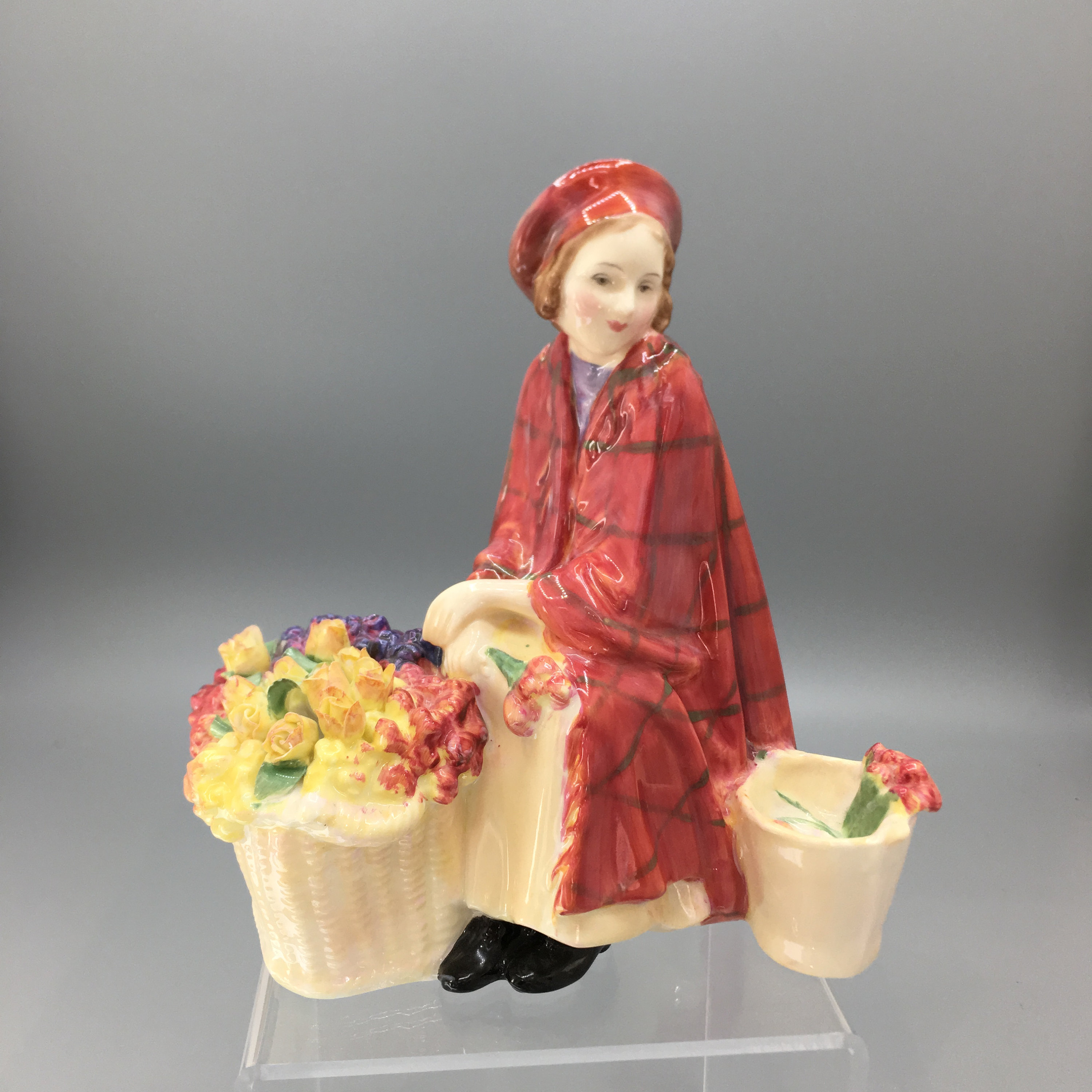 ロイヤルドルトン フィギュリン Bonnie Lassie HN1626