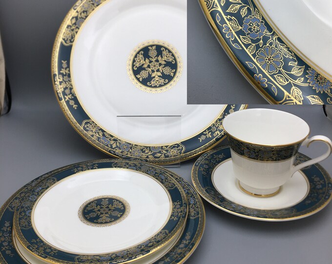 ROYAL DOULTON Carlyle Pattern H5018 Five Piece Place Setting, Fine