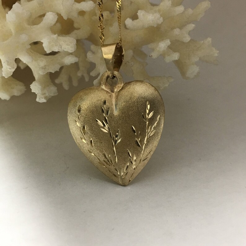Vintage 10k Yellow Gold Puffy Heart Satin Finish Leaf Design Image 0