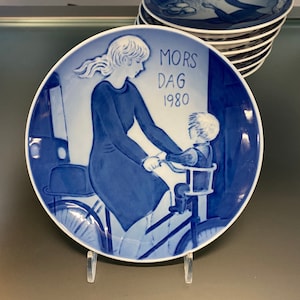 Vintage Royal Copenhagen Mogs Dag 1980 Mother and Child Plate, Mothers Day Gift Year You Were Born Gift, 70s Danish Cobalt Blue Porcelain