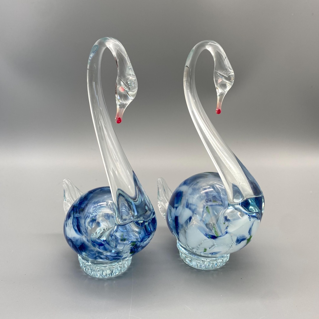 ヴィンテージの吹きガラス製白鳥の置物：ブルーのアクセント、高さ7