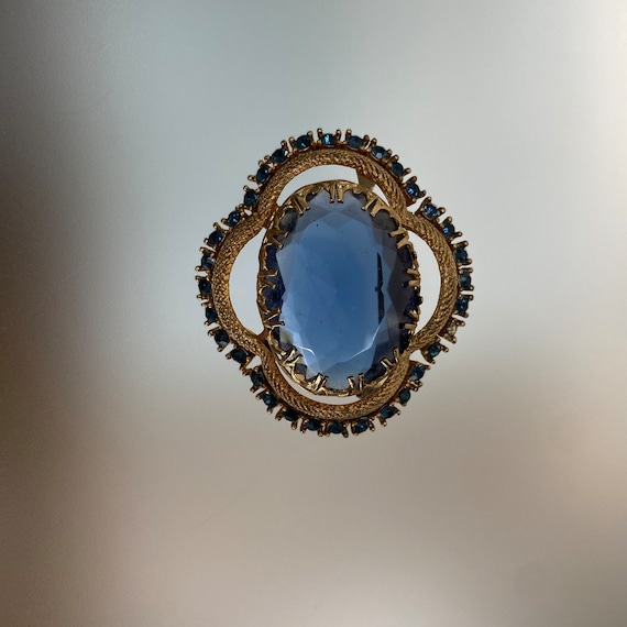 Ancienne Broche En Métal Doré Et Pierre Bleue - Bijou Vintage - Occasion