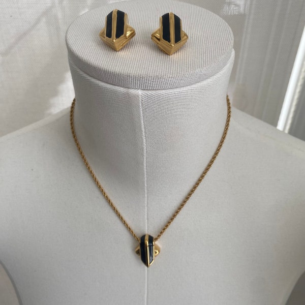 NINA RICCI Bold Geometric Earrings Gold Tone Black Enamel Matching Torsadé Chain Necklace Set Clip on Earrings Costume Jewellery Nina Ricci