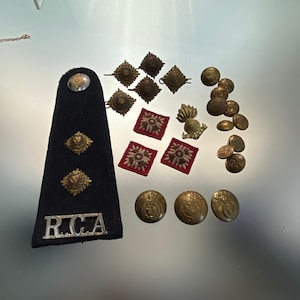 Vintage British Army Officer Badge Lot: WWII & WWI Military Buttons