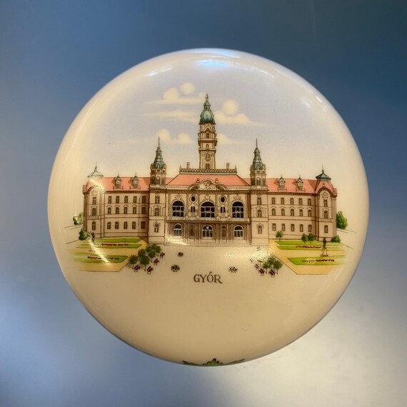 ヘレンド　ハンガリー　クイーンビクトリア　VBO　Trinket Vintage HEREND Hungary Hand Painted QUEEN VICTORIA 4 3⁄8\" Trinket Dish  #7781⁄VBO