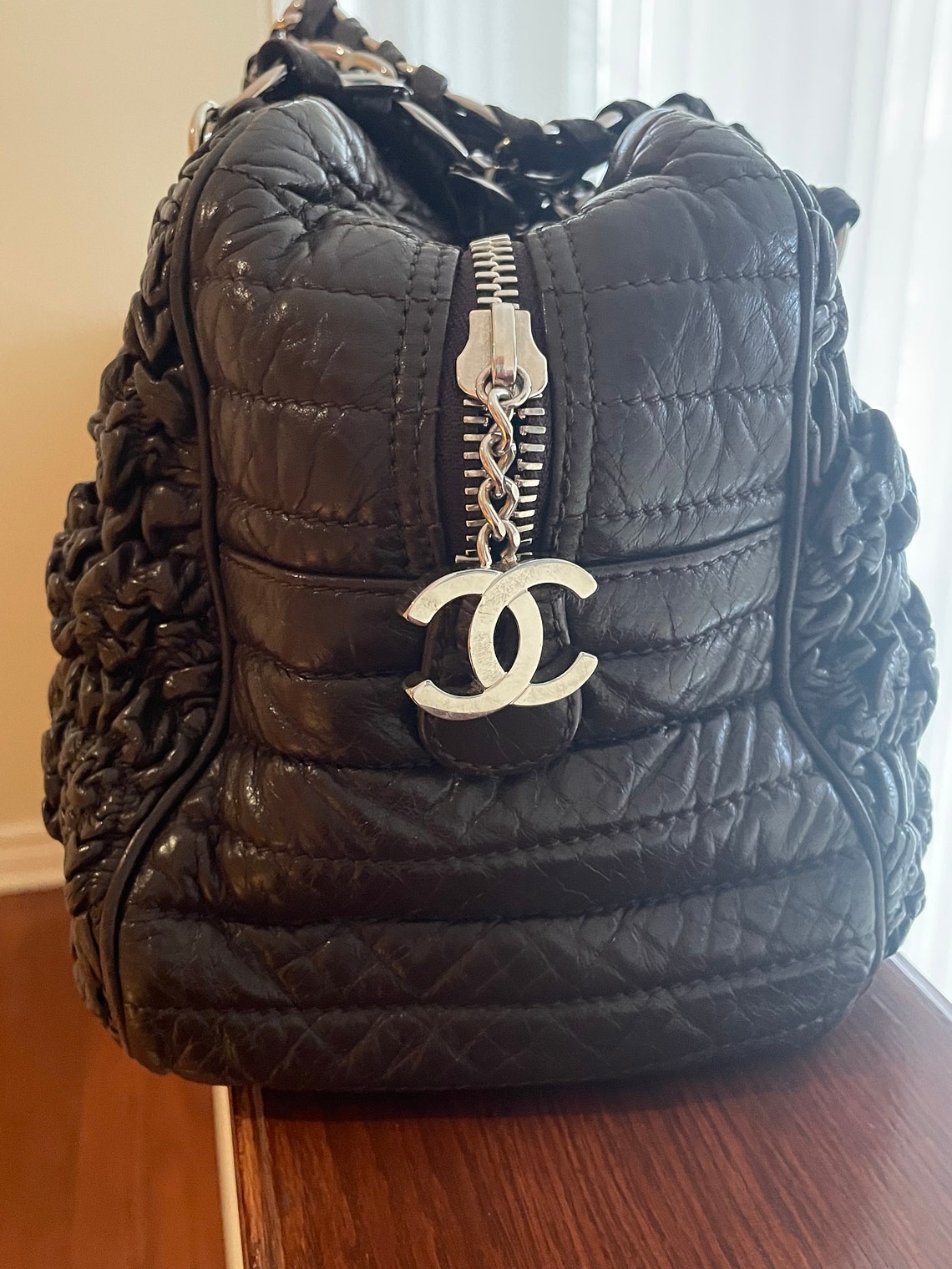 CHANEL Ruched Lambskin Bag Astrakhan Chanel Brown Lambskin Leather Astrakhan Bowler Bag, CHANEL Purse, photo 3 sur 5