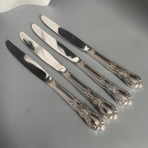 Rogers Heritage Pattern Silver-plate 1953 Four Dinner Knives 1847 Rogers by International Silver Elegant Dinning Table Flatware