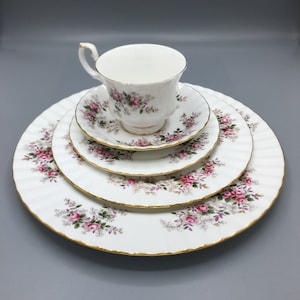 Royal Albert Lavender Rose 5 Pcs Place Settings English Bone China Bone Made in England Vintage Dinnerware, Floral Pattern Tableware