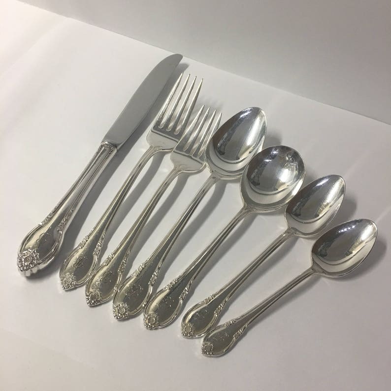 International REMEMBRANCE Silverware Set, Dinner Service for 8, 1847 Rogers Bros 1948, 7 Pieces Setting Silver Plate Flatware Monograms B image 4