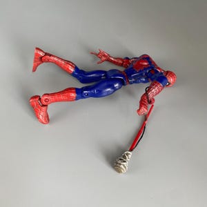 SPIDERMAN MARVEL Toybiz Marvel Legends Web Slinging SpiderMan 6” Action Figure