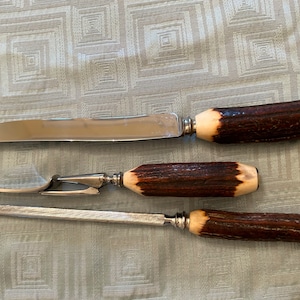 Lot - A SHEFFIELD HIRAM WILD SILVER PLATED CUTLERY SERVICE