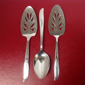 Wm. A. Rogers Silverplate Pie & Serving Spoon Set: Ada Floral Pattern