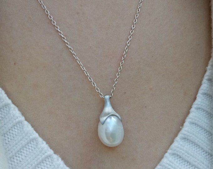 14x11 FW white  pearl with 3 small pearls,one of a kind. The chain has an extender for two different lengths, made in sold sterling silver.