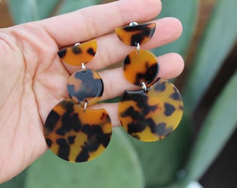 Tortoise shell resin statement earrings- geometric shapes earrings, tortoise shell jewelry, tortoise acrylic earrings, resin earrings/ ROWAN