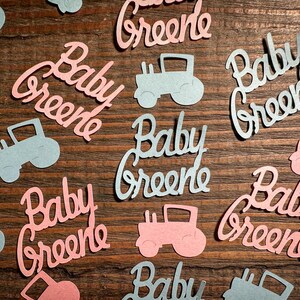 Confeti personalizado para baby shower con tema de tractor rosa y azul que revela el género del bebé