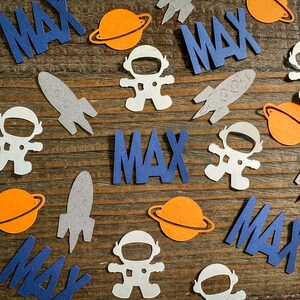 Nome personalizado laranja, cinza e azul astronauta festa espacial confete
