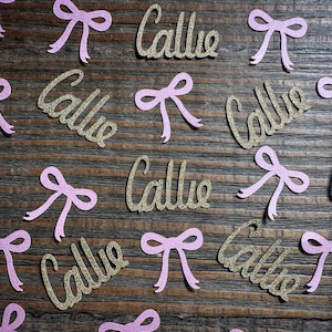 Confeti de fiesta personalizado con lazo rosa "She's Tying the Knot" y nombres dorados