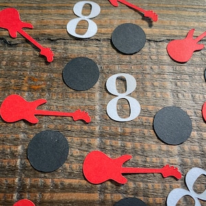 Confetes de festa de guitarra e idade vermelha, branca e preta