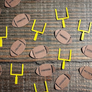 Coriandoli per feste di calcio con palloni da calcio e pali della porta