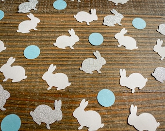 Festa de Páscoa com confetes de coelho branco, prateado e azul