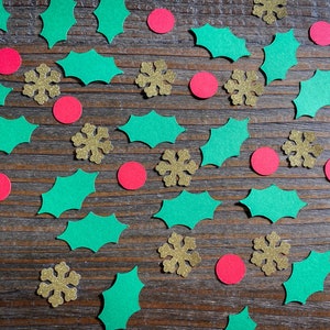Holly Leaves, Berries, and Gold Snowflake Confetti