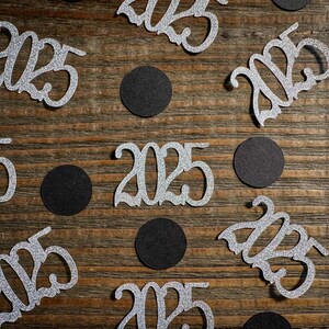 Glitter Silver 2025 Graduation Confetti with Black Circles