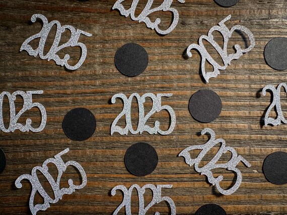 Glitter Silver 2025 Graduation Confetti with Black Circles