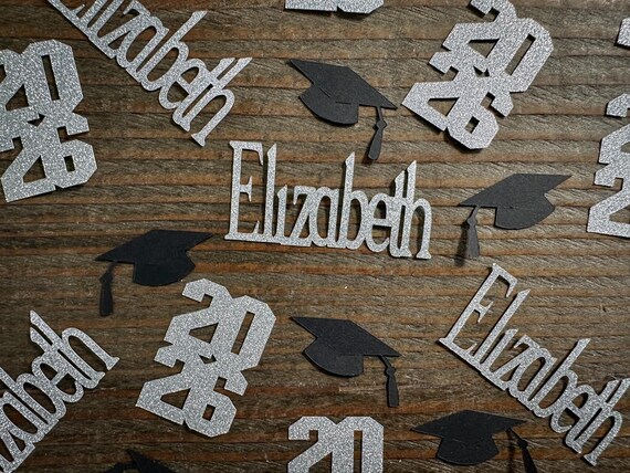 Personalized Silver 2025 Graduation Confetti with Graduation Caps Stacked Year