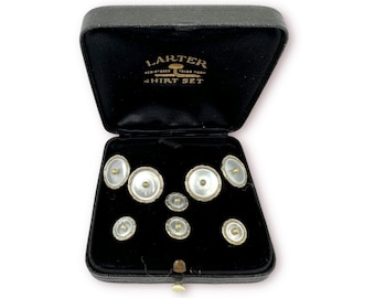 Larter Art Déco dorado relleno de perlas y nácar 4 tachuelas de camisa de esmoquin con gemelos a juego en caja original 1930