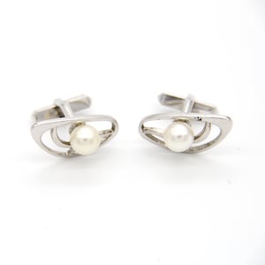 Gemelos vintage de plata de ley y perla de Mikimoto, años 50: un elegante accesorio moderno de mediados de siglo