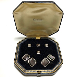 Krementz Art Deco goud en abalone met platina ingelegde velgen Tuxedo Stud Set met bijpassende manchetknopen in originele doos, jaren 30