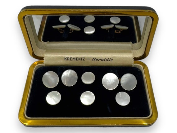 White Octagon Mother of Pearl with Silver Edge Studs and Cufflinks Set White Octagon Mother of Pearl with Silver Edge Studs and Cufflinks Set