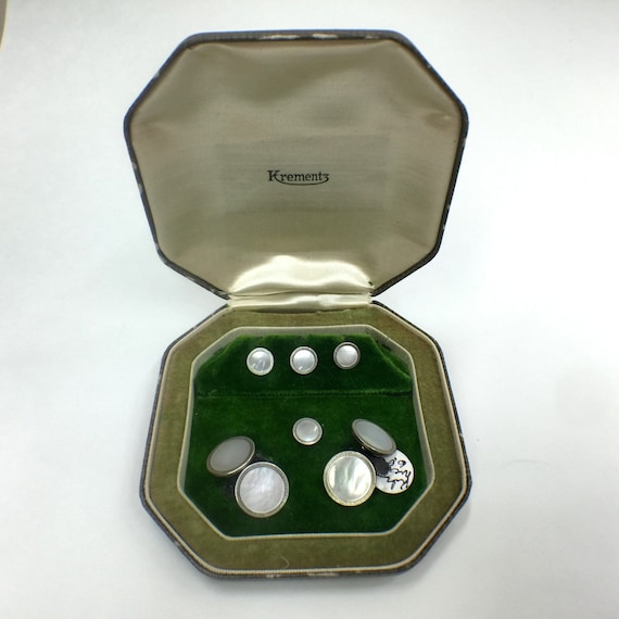 White Octagon Mother of Pearl with Silver Edge Studs and Cufflinks Set White Octagon Mother of Pearl with Silver Edge Studs and Cufflinks Set