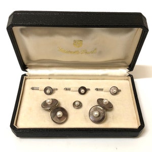 Mikimoto Art Deco Silver & Smoke Mother of Pearl 4 Tuxedo Pearl Shirt Stud con gemelos de doble cara a juego en caja de presentación original