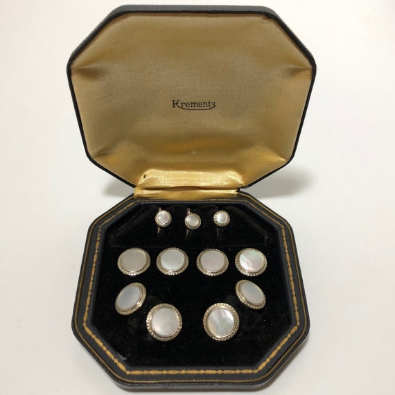 White Octagon Mother of Pearl with Silver Edge Studs and Cufflinks Set White Octagon Mother of Pearl with Silver Edge Studs and Cufflinks Set