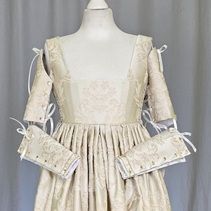 Renaissance Wedding Dress, Off-white Basic Renfaire Gown, 1490s Lucrezia Borgia Outfit