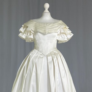Early Victorian Gown, 1840s Offwhite Dress, Romantic XIX Century Wedding Gown, Young Victoria Outfit