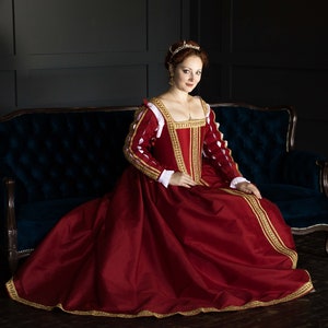 Red and Gold Renaisance Dress, 1500s Italian Renaissance Gown