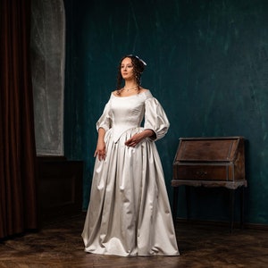 Pearl Gray 17th Century Dress, Silver Grey Broque 1600s Gown