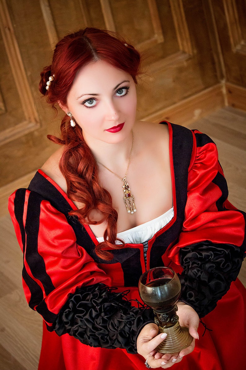 Red and Black Renaissance Dress, Italian Renaissance Costume, 1500s Gown image 3