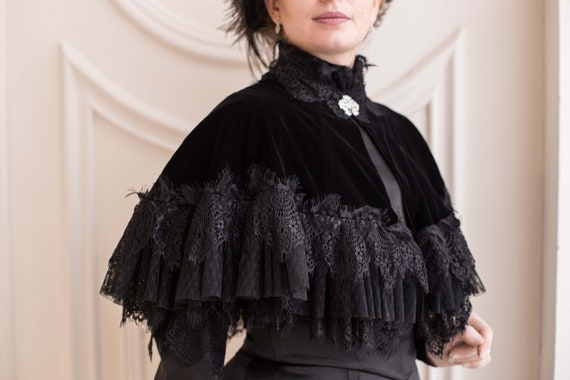 黒ベルベットのビクトリア朝ケープ、ベルベットとレースのゴシック喪服