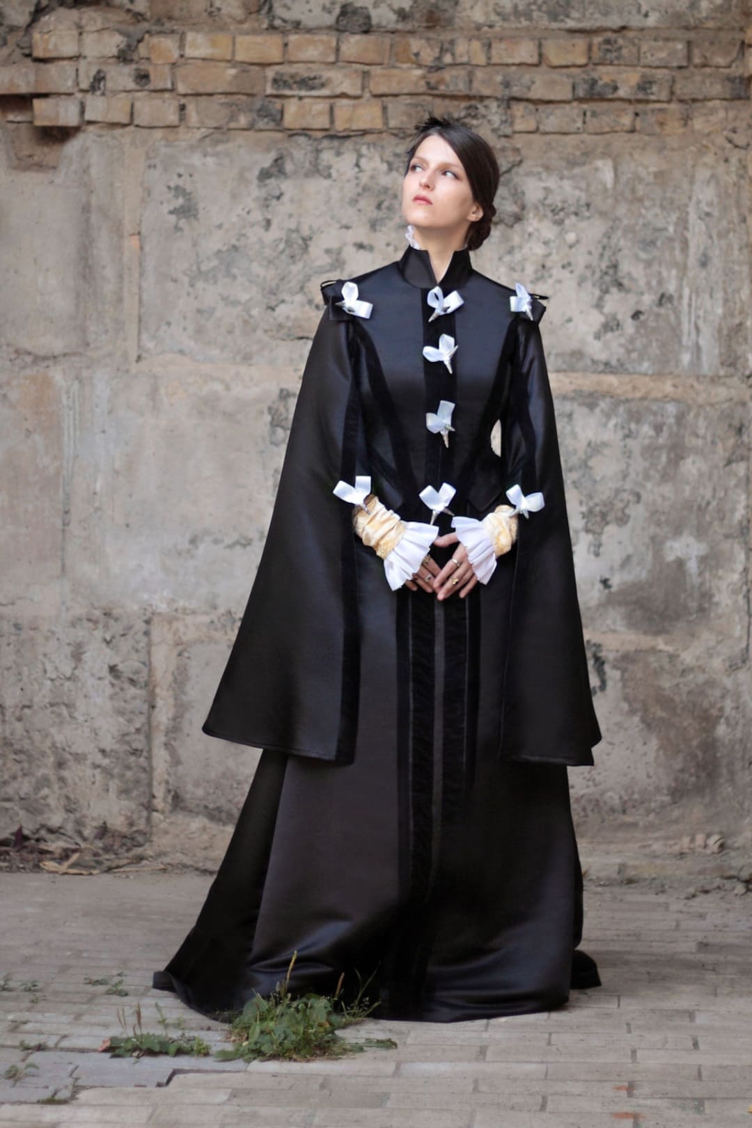 imiter-cantine-prouver-costume-renaissance-espagnole-tout-droit