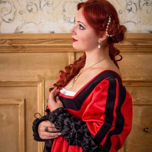 Red and Black Renaissance Dress, Italian Renaissance Costume, 1500s Gown image 4