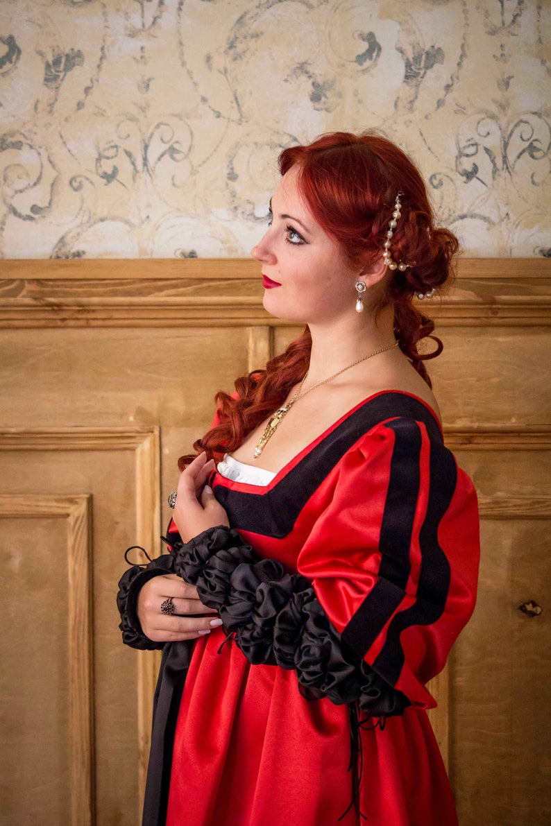 Red and Black Renaissance Dress, Italian Renaissance Costume, 1500s Gown image 4