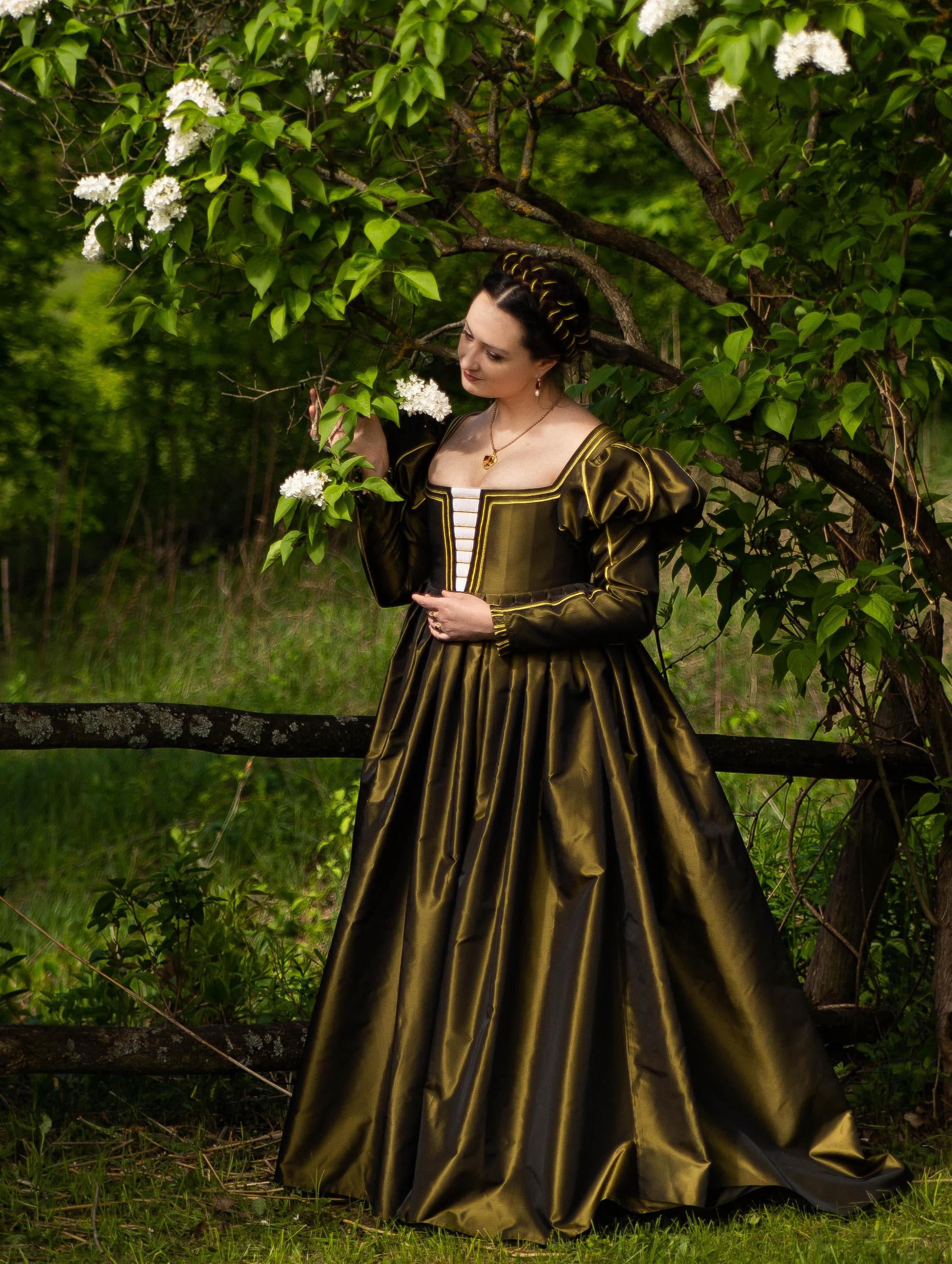 green and gold renaissance dress 26.6.30年中增加10%折扣